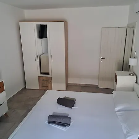 Zdenko Apartment *
